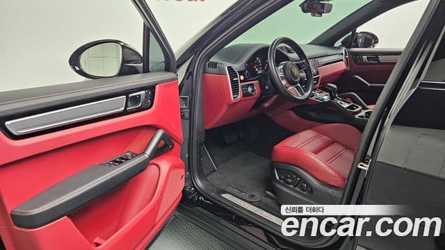 Porsche Cayenne 2022 — Photo 7/20