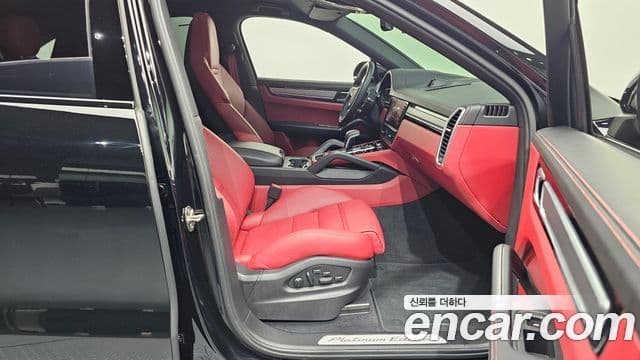 Porsche Cayenne 2022 — Photo 12/20