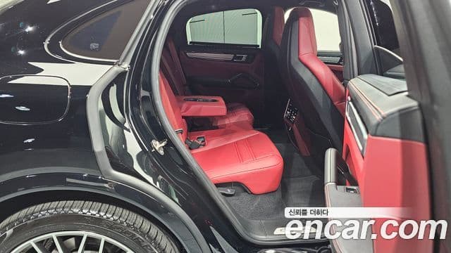 Porsche Cayenne 2022 — Photo 4/20