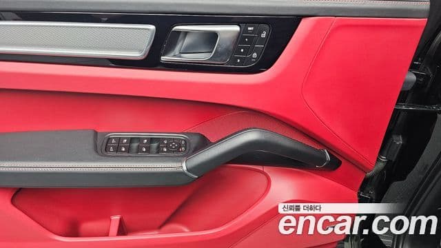 Porsche Cayenne 2022 — Photo 16/20