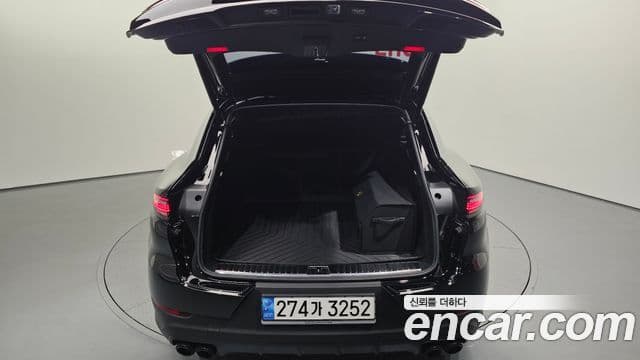 Porsche Cayenne 2022 — Photo 9/20