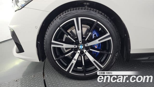 BMW 5 Series 2025 — Photo 32/35