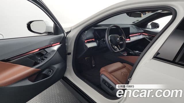 BMW 5 Series 2025 — Photo 22/35