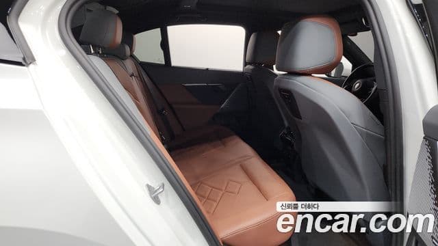 BMW 5 Series 2025 — Photo 27/35