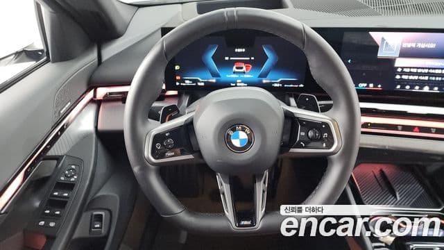 BMW 5 Series 2025 — Photo 17/35