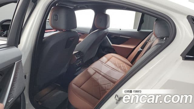 BMW 5 Series 2025 — Photo 25/35