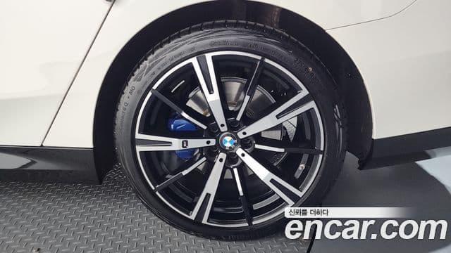 BMW 5 Series 2025 — Photo 9/35