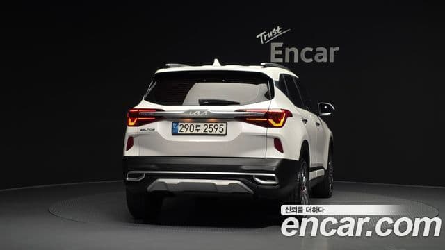 Kia Seltos 2022 — ფოტო 4/20
