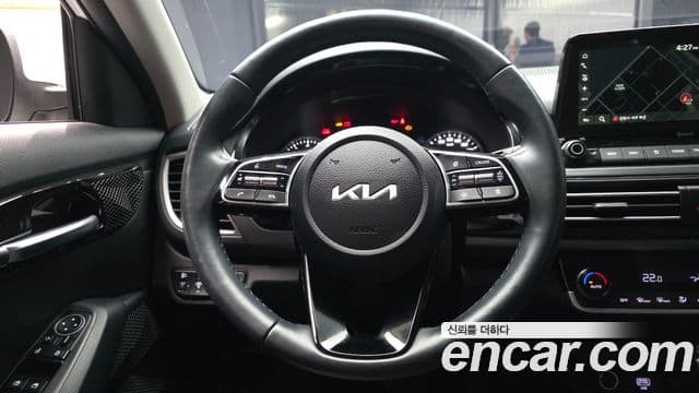 Kia Seltos 2022 — ფოტო 13/20