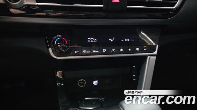 Kia Seltos 2022 — ფოტო 17/20