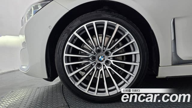 BMW 7 Series 2021 — Photo 8/20