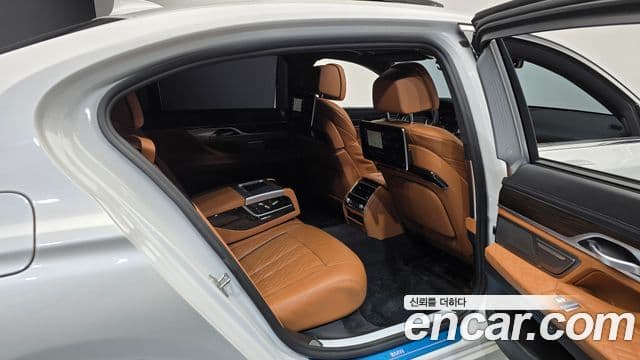 BMW 7 Series 2021 — Photo 20/20