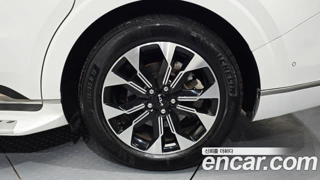 Kia Carnival 2022 — Photo 18/34