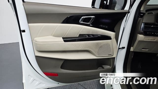 Kia Carnival 2022 — Photo 6/34