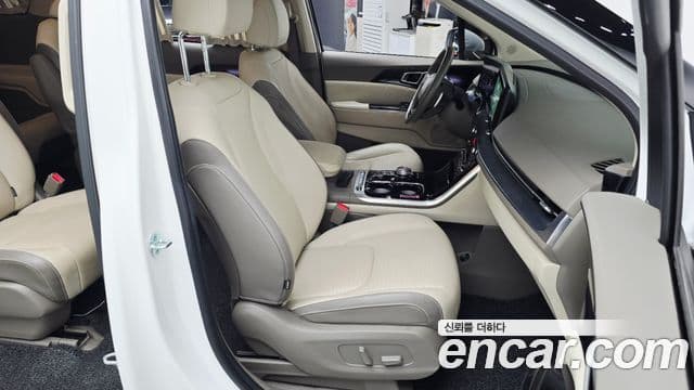 Kia Carnival 2022 — Photo 8/34