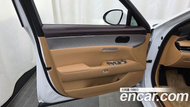 Genesis G90 2025 — Photo 18/35