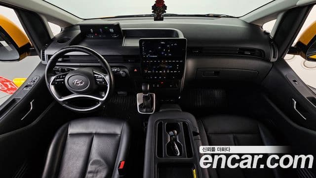 Hyundai Staria 2023 — Photo 4/34