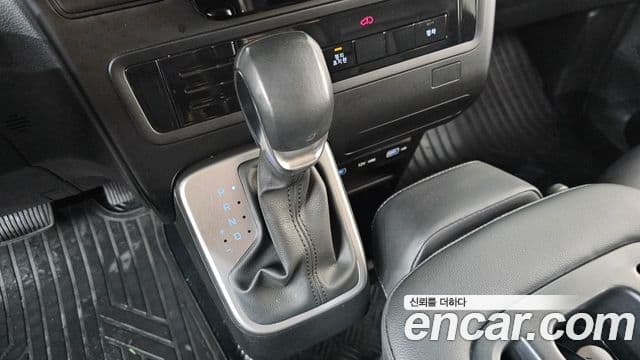 Hyundai Staria 2023 — Photo 23/34