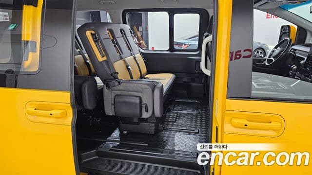 Hyundai Staria 2023 — Photo 8/34
