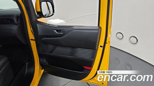 Hyundai Staria 2023 — Photo 17/34