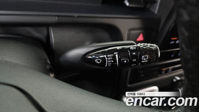 Hyundai Staria 2023 — Photo 2/34