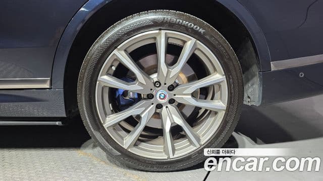 BMW X7 2022 — Photo 8/40