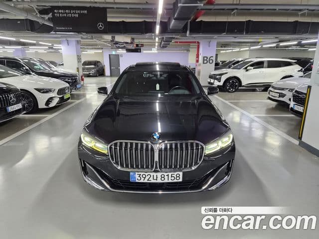 BMW 7 Series 2022 — ფოტო 10/19