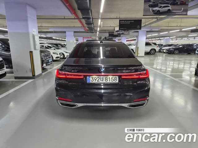 BMW 7 Series 2022 — ფოტო 9/19