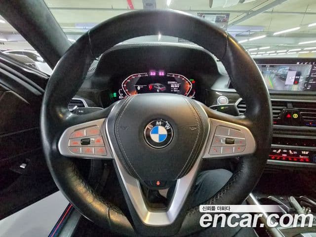 BMW 7 Series 2022 — ფოტო 19/19