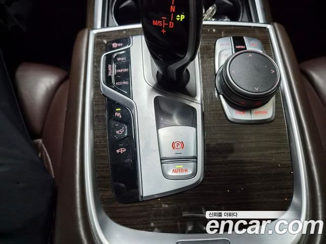 BMW 7 Series 2022 — ფოტო 8/19