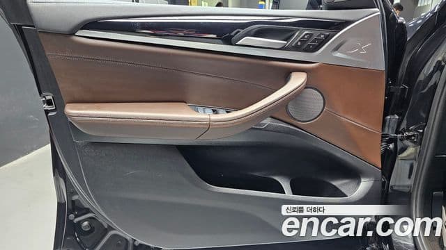 BMW X4 2023 — Photo 29/32