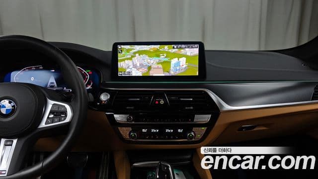 BMW 5 Series 2023 — Şəkil 13/20