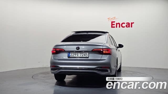 Volkswagen Jetta 2023 — Şəkil 4/20