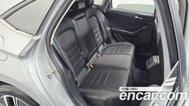 Volkswagen Jetta 2023 — Şəkil 12/20