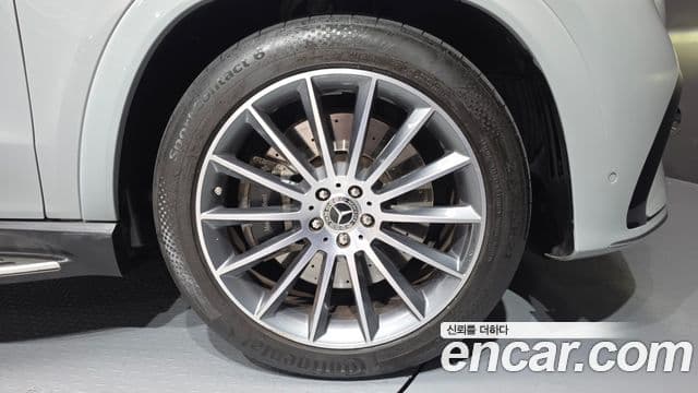 Mercedes-Benz GLE-Class 2023 — Photo 11/32