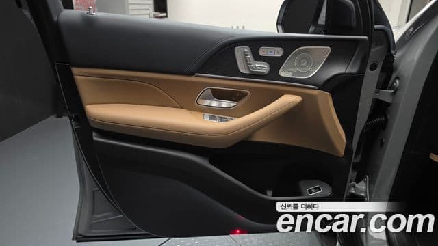 Mercedes-Benz GLE-Class 2023 — Photo 4/32