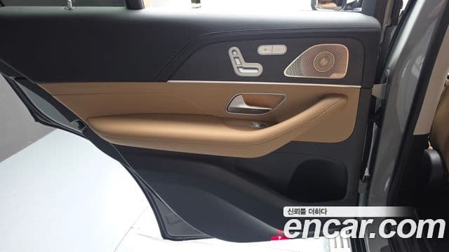 Mercedes-Benz GLE-Class 2023 — Photo 13/32
