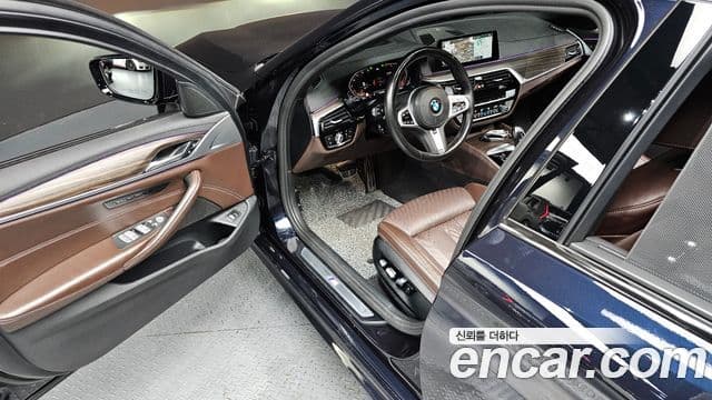 BMW 5 Series 2019 — Фото 10/20