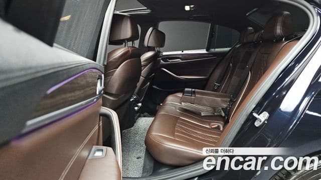 BMW 5 Series 2019 — Фото 11/20