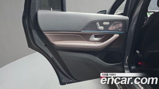 Mercedes-Benz GLS-Class 2022 — Photo 33/36