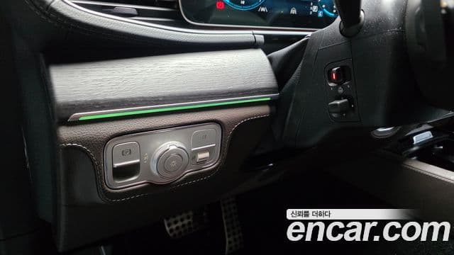 Mercedes-Benz GLS-Class 2022 — Photo 3/36