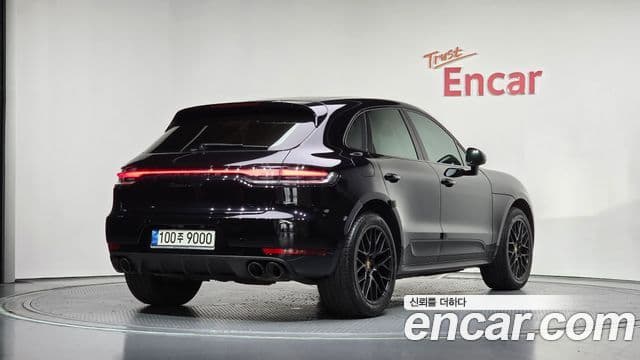 Porsche Macan 2020 — ფოტო 9/20