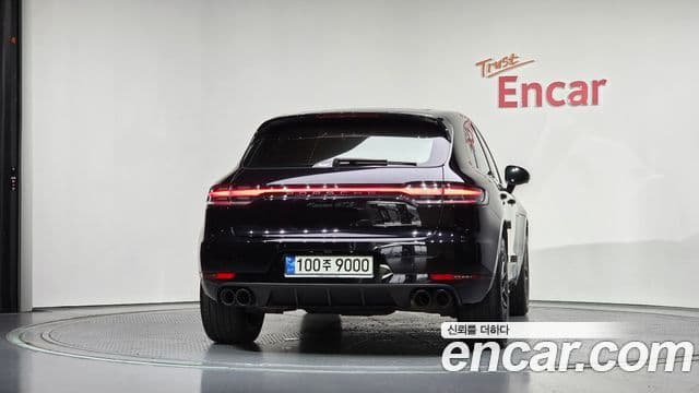 Porsche Macan 2020 — ფოტო 8/20