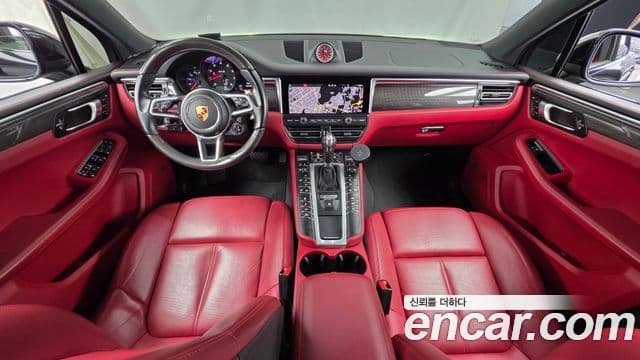 Porsche Macan 2020 — ფოტო 19/20