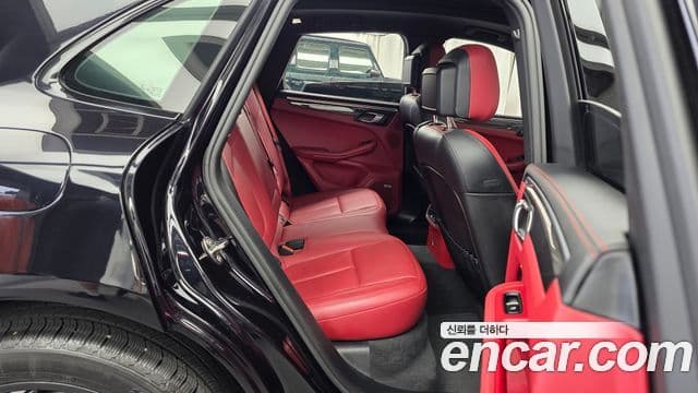 Porsche Macan 2020 — ფოტო 12/20