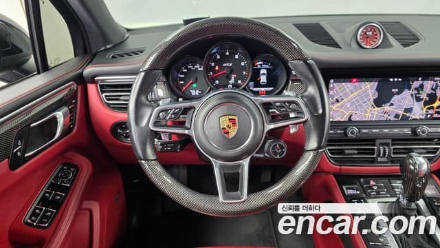 Porsche Macan 2020 — ფოტო 16/20