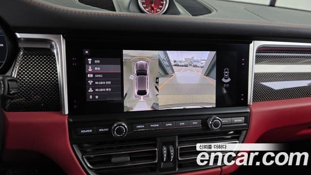 Porsche Macan 2020 — ფოტო 2/20