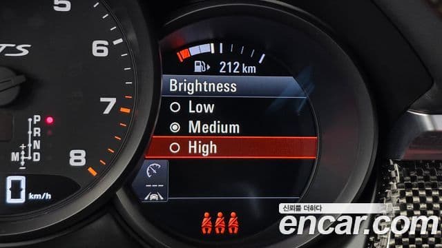 Porsche Macan 2020 — ფოტო 3/20