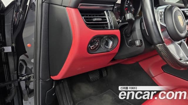 Porsche Macan 2020 — ფოტო 18/20