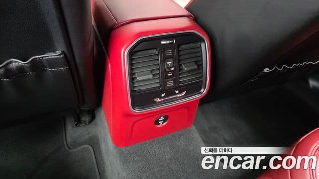 Porsche Macan 2020 — ფოტო 11/20